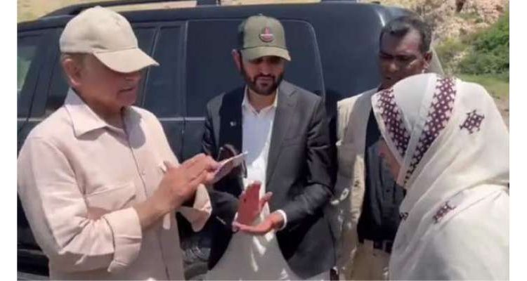 وزیراعظم کی خاتون اسسٹنٹ کمشنرکیلئے تالیاں بجا کر تعریف