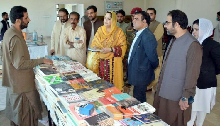 طلبہ کو رعایت پر کتب کی فراہمی نسل نو کی تعمیر میں بہترین کردار ادا کریگی، بشریٰ رند