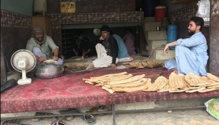کوئٹہ میں مہنگی روٹی فروخت کرنیوالے 11 نان بائی گرفتار