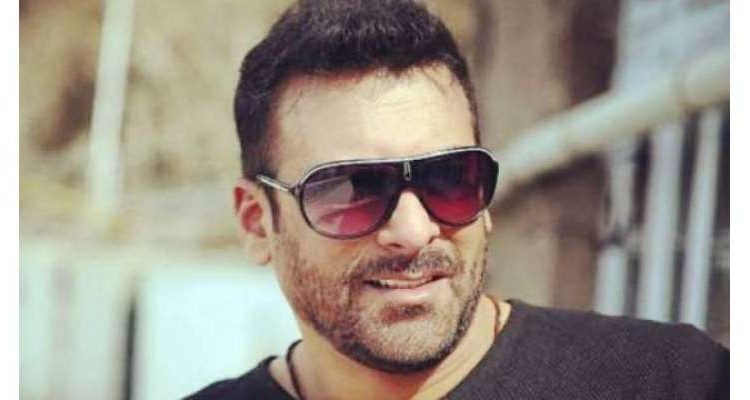 سینئر اداکار شمعون عباسی کی گاڑی کو آگ لگ گئی