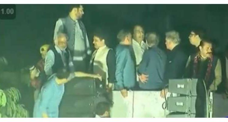 لانگ مارچ میں اسد عمر کی کنٹینر پر پارٹی رہنماؤں سے گرما گرمی کی ویڈیو وائرل