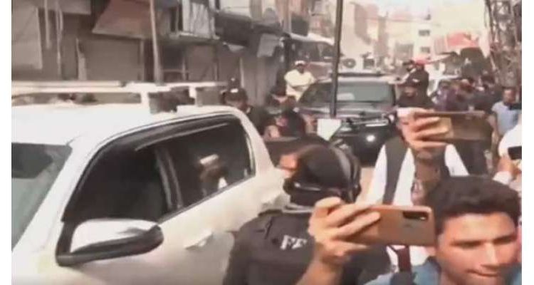 عمران خان لانگ مارچ میں جاں بحق صحافی صدف نعیم کے گھر پہنچ گئے