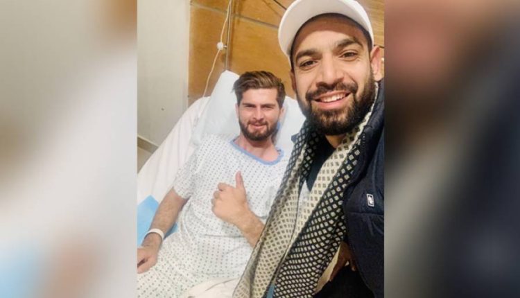 شاہین شاہ آفریدی کو تکلیف میں دیکھ کر حار ث روف کا دل بھی تڑپ اٹھا، تصویر کے ساتھ پیغام جاری کرتے ہوئے دل جیت لیے