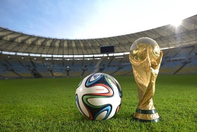 قطر میں 20 نومبر سے شروع ہونے والے فٹبال ورلڈ کپ کے دوران کس طرح کے کپڑے پہننے کی اجازت نہیں ہو گی ؟ واضح اعلان کر دیا گیا