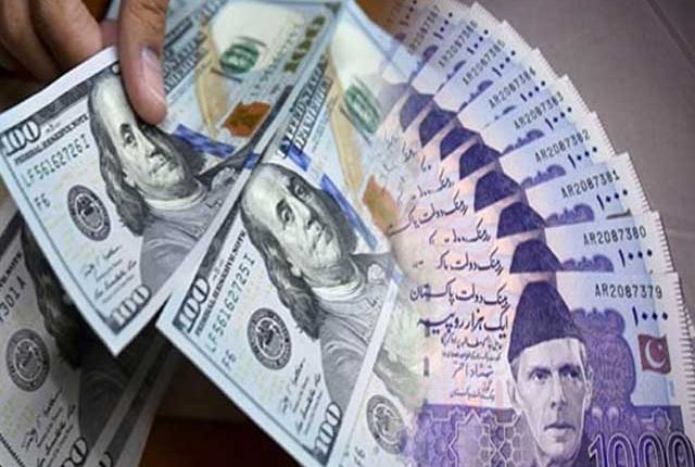 امریکی ڈالر نے پھر روپے کو پیچھے چھوڑدیا