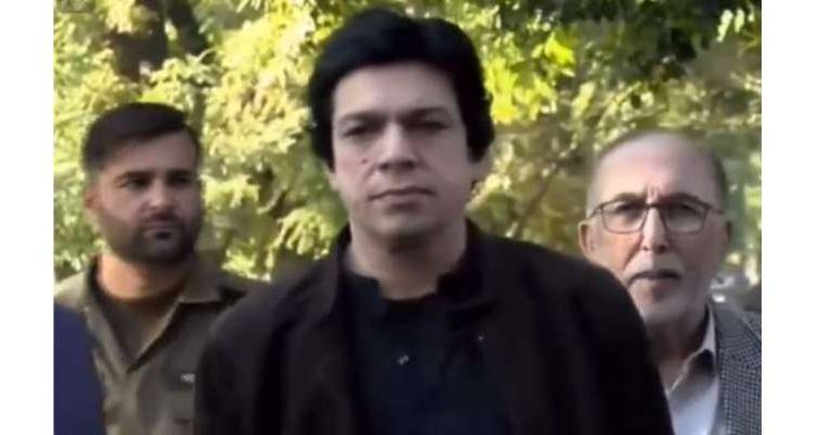 میں پی ٹی آئی میں نہیں ہوں