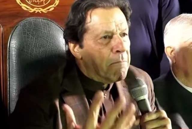 اگر میں گرتا نہ تو گولیوں کا دوسرا راؤنڈ مجھے لگ جاتا،عمران خان