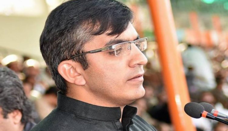 ایم این اے محسن داوڑ کو بیرون ملک جاتے ہوئے اسلام آباد ائیر پورٹ پر روک لیا گیا