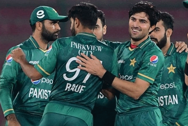 ٹی ٹوئنٹی ورلڈ کپ،جنوبی افریقہ کے خلاف میچ سے قبل پاکستان کو بڑا دھچکا، اہم ترین کھلاڑی باہر