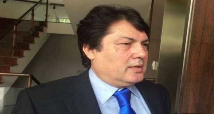 پی ٹی آئی کے بیشتر اراکین پارٹی کے فیصلے کے ساتھ کھڑے ہیں