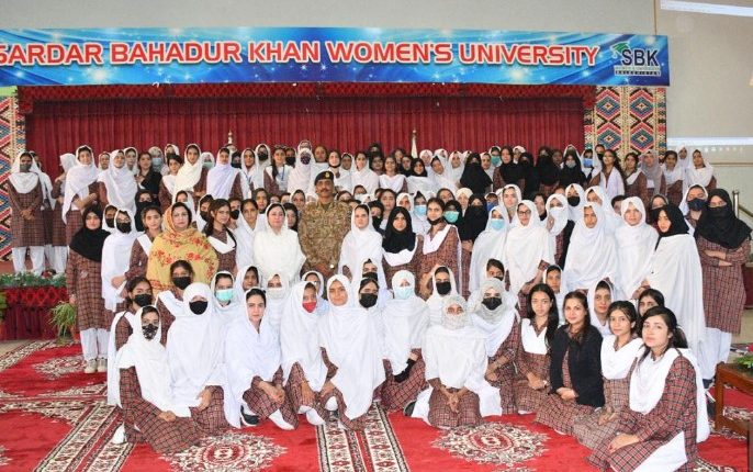 معاشرے کے ارتقاء میں خواتین کا مرکزی کردار ہے : کور کمانڈرلیفٹیننٹ جنرل آصف غفور