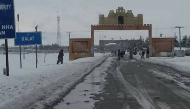 قلات میں ٹمپریچر منفی6 ڈگری ہوگیا، میدانوں میں موجود پانی جم گیا