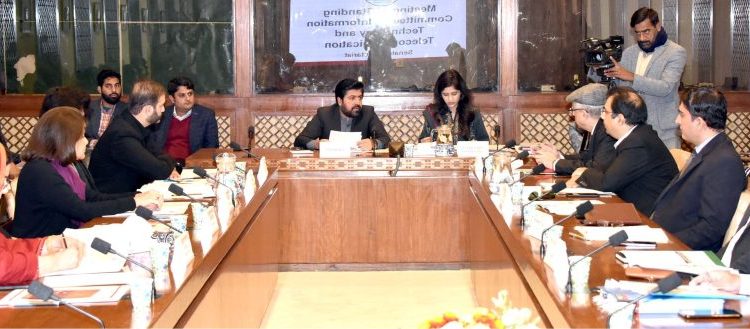 بلوچستان کے بیشتر اضلاع میں موبائل انٹرنیٹ سروس سیکورٹی خدشات کے پیش نظر روکنا مناسب نہیں، سینیٹر کہدہ بابر