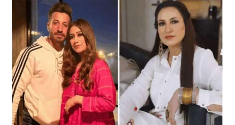 صبا فیصل نے بہو نیہا اور بیٹے سلمان فیصل سے متعلق ویڈیوز ڈیلیٹ کر دیں