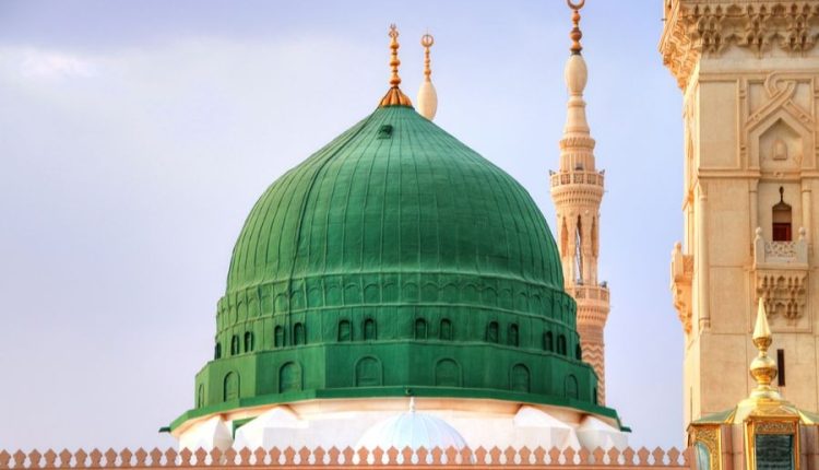 سبز گنبد کے اندر موجود بینگنی رنگ کا گنبد ۔۔ دنیا کی سب سے خوبصورت مسجد نبوی ﷺ کے اندر موجود گنبد پر کس کے نام لکھے ہیں؟