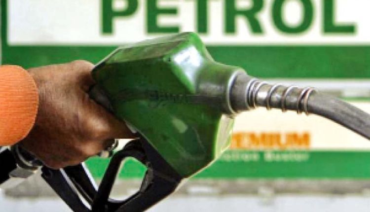 نواز شریف نے حکومت کو پیٹرول 190 روپے فی لٹر دینے کی ہدایت کردی