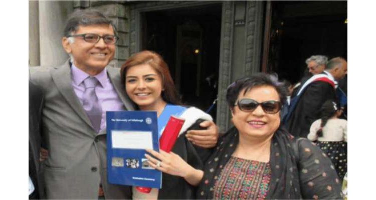 آپ کا دل میرے دل میں دھڑکتا ہے، شیریں مزاری کی بیٹی کا والد کے انتقال پر ٹویٹ