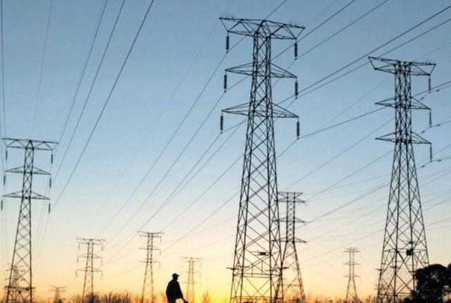 حکومت کی ملک بھر میں رات دس بجے تک بجلی مکمل بحال کرنے کی یقین دہانی