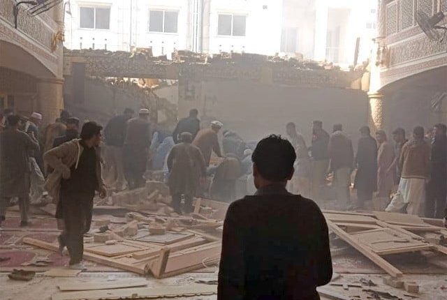 پشاور پولیس لائن کی مسجد میں خودکش دھماکے میں 17 افراد شہید