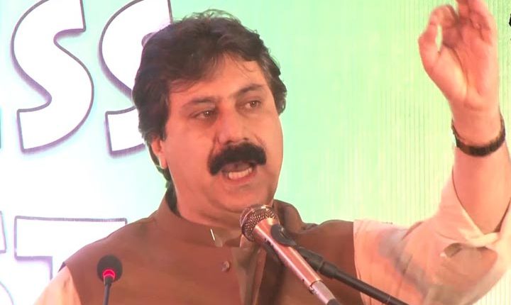 پاکستانیوں کو بیرون ملک بھیجنے میں دھوکا دینے والوں کو 14 سال سزا ہوگی، سینیٹر منظور کاکڑ