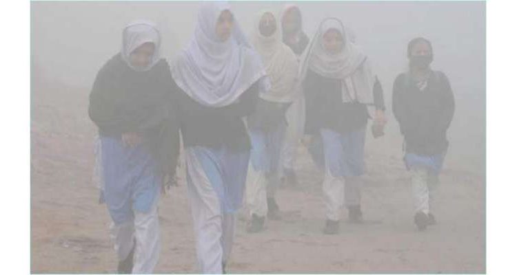 تعلیمی اداروں میں ایک ہفتہ مزید چھٹیاں بڑھانے پر غور