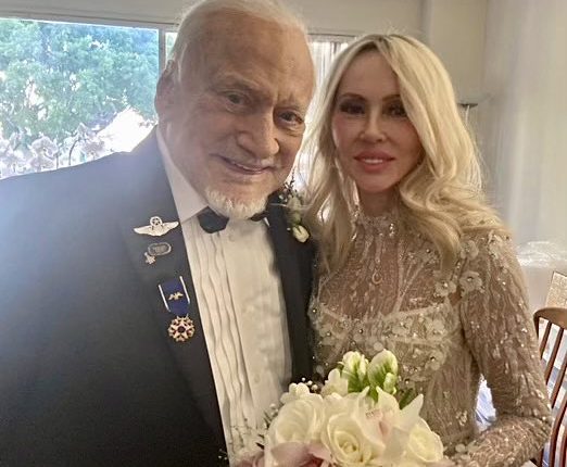 چاند پر قدم رکھنے والے دوسرے خلانورد نے93 ویں سالگرہ پر چوتھی شادی کرلی