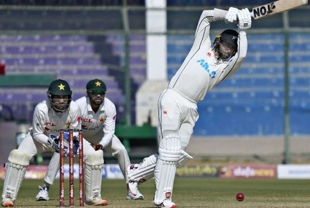 دوسرے دن کے آغاز پر ہی نسیم نے شکار کر ڈالا، نیوزی لینڈ کے 309 پر 7 کھلاڑی آؤٹ