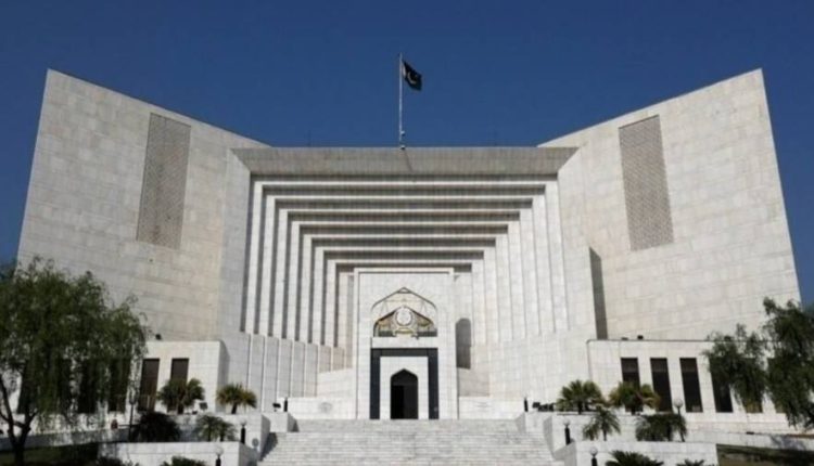 معاملہ ریلوے کی زمین کا تھا لیکن کیا کریں قانون قانون ہے ،چیف جسٹس کا نیب ریفرنسز کی واپسی کے حوالے سے دلچسپ مکالمہ