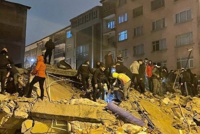 ترکیہ اور شام میں تباہ کن زلزلہ، 400 سے زائد افراد ہلاک