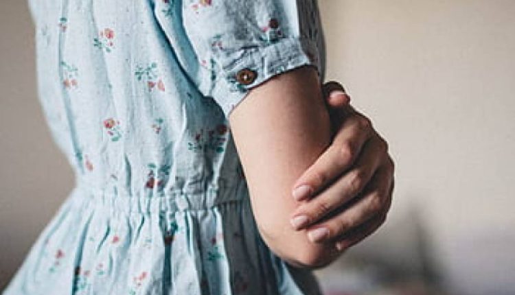 قبرستان سے لاش کے ٹکڑے ملنے کا معمہ حل، بیوی دوستوں کے ساتھ مل کر شوہر کو قتل کرنے کے بعد کس کے گھر گئی ؟