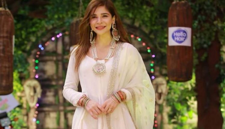 کبھی کسی شادی شدہ مرد سے متاثر نہیں ہوتی، عائشہ عمرایک بار پھر شعیب ملک کیساتھ فوٹوشوٹ پر بول پڑیں