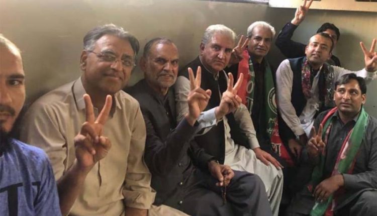 جیل بھرو تحریک میں گرفتاریاں دینے والے پی ٹی آئی رہنماﺅں کے اہلخانہ نے عدالتوں سے رجوع کرلیا