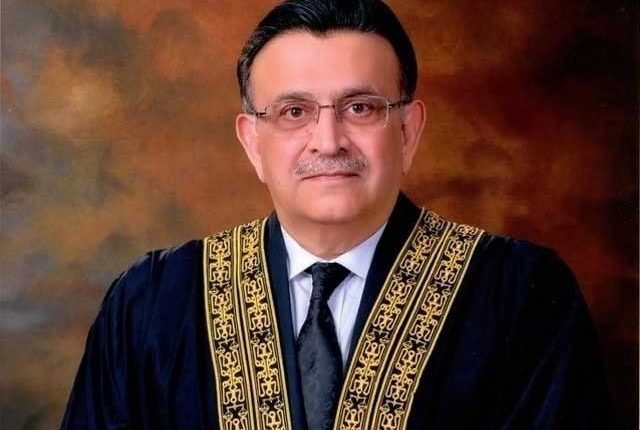 نئے نیب قانون میں کوتاہیاں ہیں جسے دیکھ رہے ہیں، چیف جسٹس