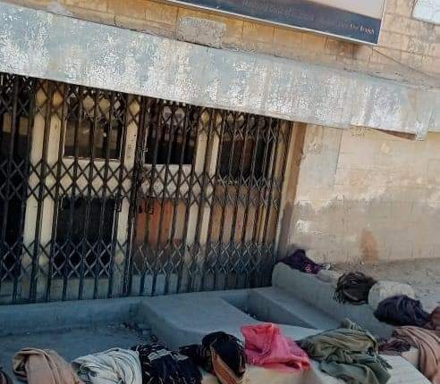 موسیٰ خیل کے عوام کو نیشنل بینک سے تنخواہ یا کوئی رقم نکالنے کیلئے ایک دن ایڈوانس بکنک کرنی پڑتی ہے