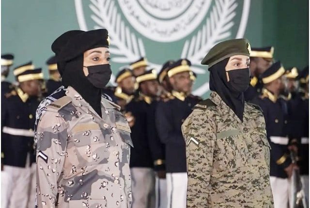 سعودی عرب میں پہلی مرتبہ فوجی پریڈ فدا میں خواتین کی شرکت