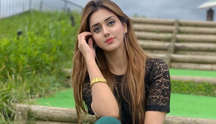 "اس نے سب گٹر میں بہا دیا" عمر بٹ پر بیوفائی کا الزام، جنت مرزا نے بریک اپ کی تصدیق کردی