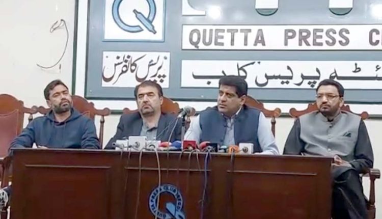 عمران خان عورتوں اور بچوں کو ڈھال بنا کر سوشل میڈیا پر اداروں کیخلاف ہرزہ سرائی کررہا ہے، اراکین بلوچستان اسمبلی