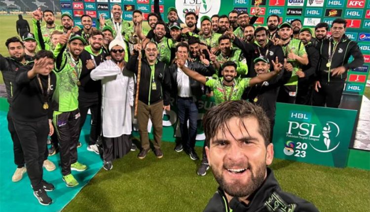 مسلسل دوسری پی ایس ایل جیتنےپر لاہور قلندرز نے ٹیم پر انعامات کی بارش کردی، کیا کچھ ملا؟جانئے