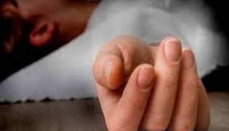 دولت کا زعم؟ کار میں بیٹھے شخص نے راستہ نہ دینے پر موٹرسائیکل سوار شہری پر گولیاں برسا دیں