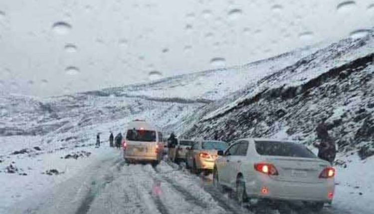 پاک فوج نے برزل پاس سے برف ہٹا دی، آمدورفت بحال، اہل علاقہ کا اظہار تشکر