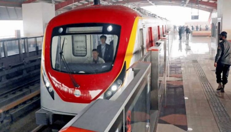 میٹروبس اور اورنج ٹرین میں طلباء کو مفت سفری سہولیات کا منصوبہ کیوں لٹک گیا؟ وجوہات سامنے آ گئیں