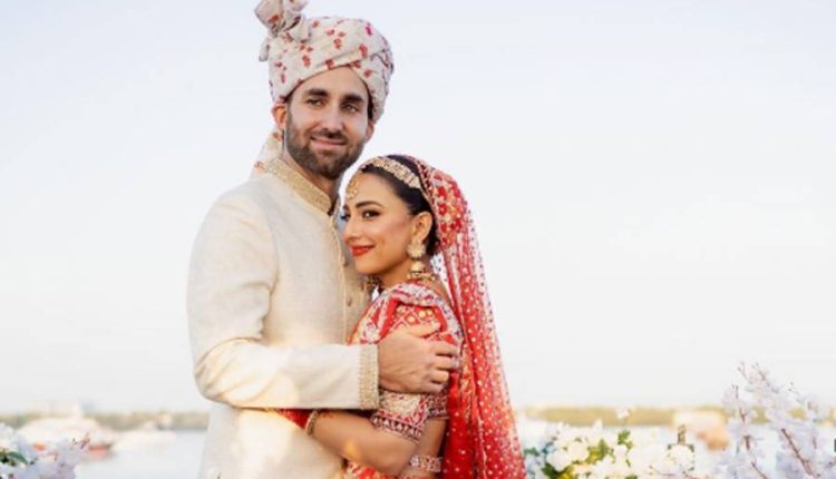 اشنا شاہ کی سوشل میڈیا پر واپسی، شادی کے خمار سے نہ نکل سکیں