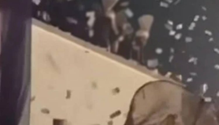 منڈی بہاؤ الدین میں شادی میں نوٹوں کی بارش، مہنگی ترین چیز لوگوں میں تقسیم