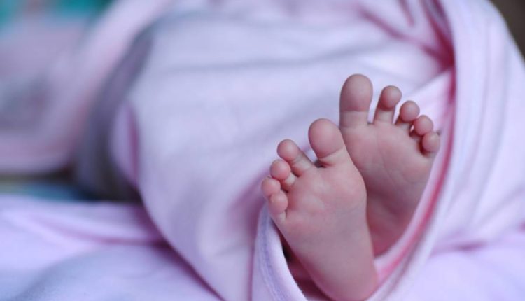 بھارت میں ماں نے اپنے ایک دن کے نومولود بیٹے کو کتنے میں بیچ دیا ؟ افسوسناک انکشاف