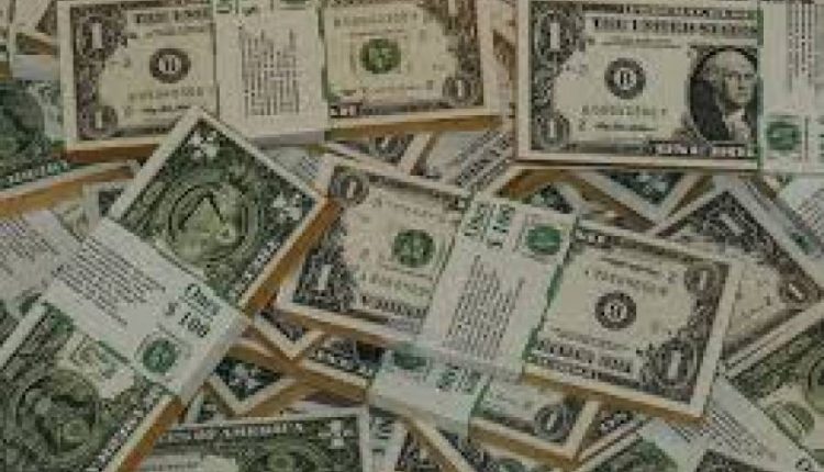 گوجرانوالہ میں شادی کے دوران ڈالروں اور موبائل فونز کی بارش، لڑکا کون ہے ؟ جانئے