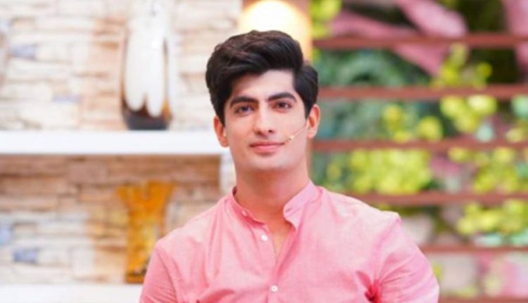 نسیم شاہ نے 99 روز سے مسلسل ٹوئٹ کرنے والی مداح کو جواب دے دیا، مداح خوشی سے نہال