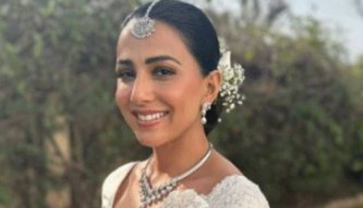 اشنا شاہ کی دلہن بنے ولیمے کے روز گالف کھیلنے کی ویڈیو وائرل