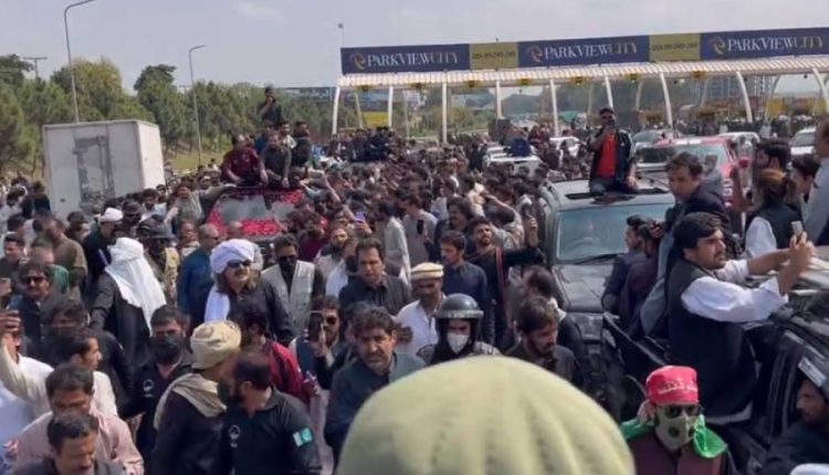 سی ایم گلگت بلتستان بھی سرکاری پروٹوکول میں عمران خان کے قافلے میں شامل ، راولپنڈی پولیس نے روک لیا