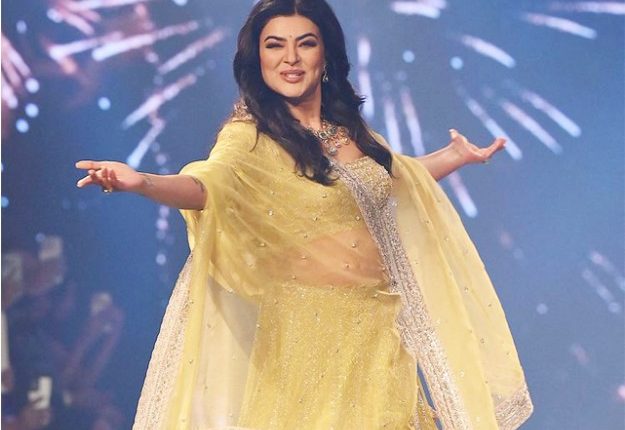 دل کی سرجری کے بعد سشمیتا سین کی ایک مرتبہ پھر ریمپ پر شاندار انٹری