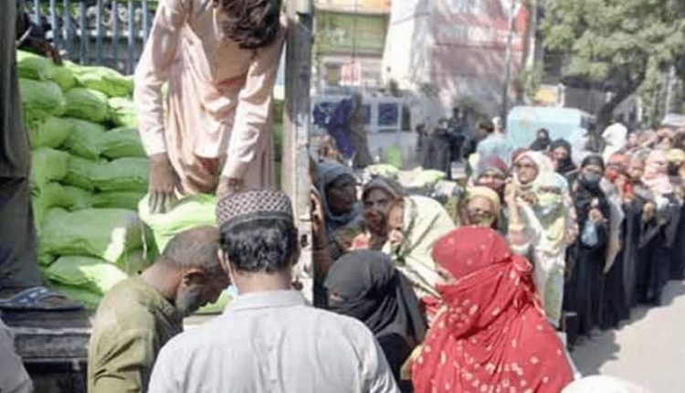 مفت آٹے کی تقسیم کے دوران بھگدڑ مچ گئی